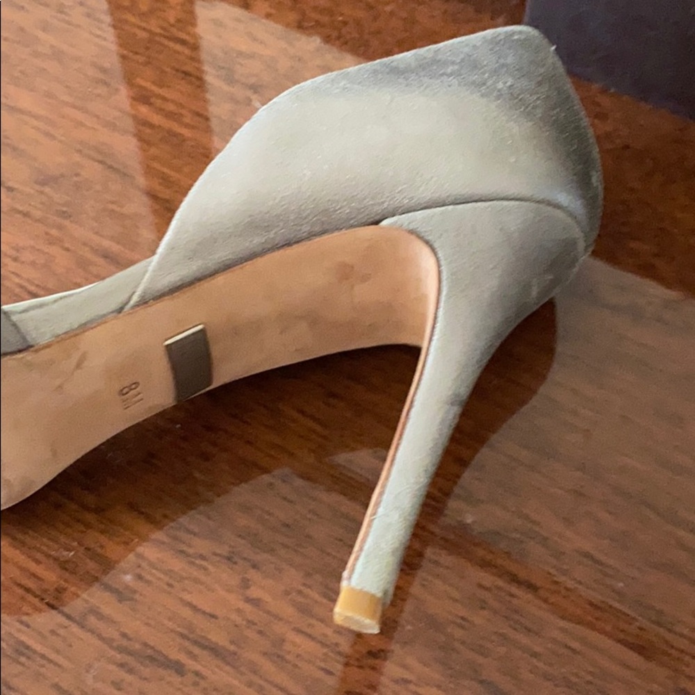 Gorgeous Bagdley Mischka silver open toe shoes! - Picture 2 of 4